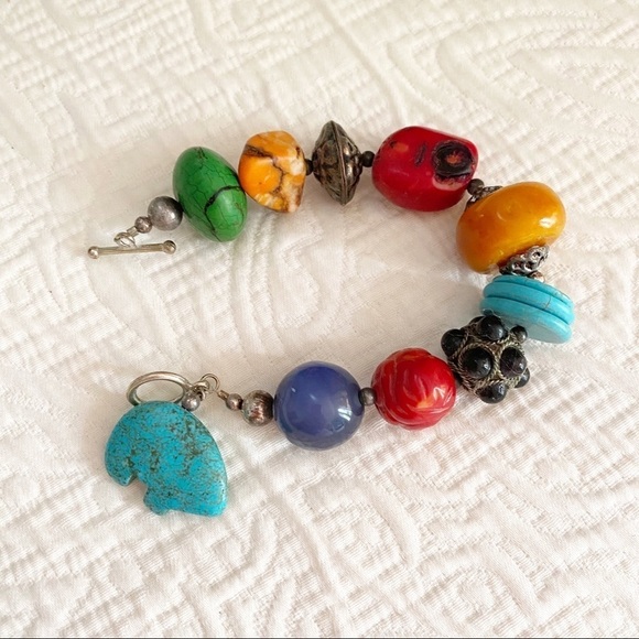 Costume Jewelry Bundle: 4 Necklaces / 1 Bracelet - Picture 3 of 6